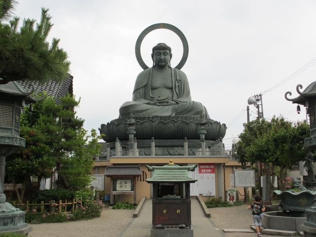 で、なぜか富山の高岡です。<br /><br />とりあえず旅館に荷物置いて街歩き。<br /><br />写真は高岡大仏です。<br />中に入れます。<br /><br />公園？の中にあります。