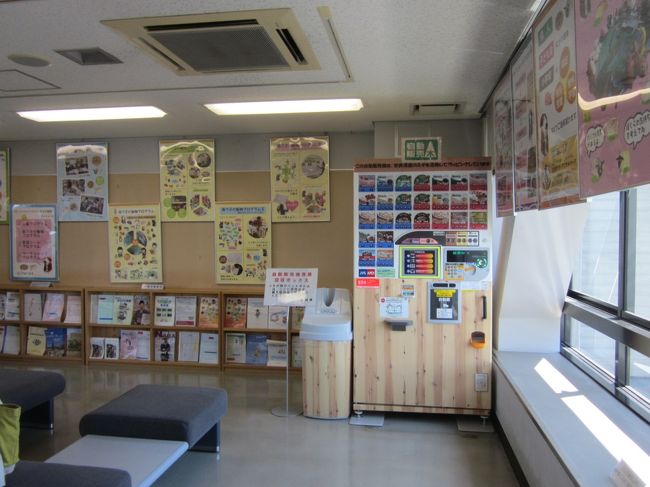 資料コーナーに自販機もあるので１００円程度でお茶することもできます。