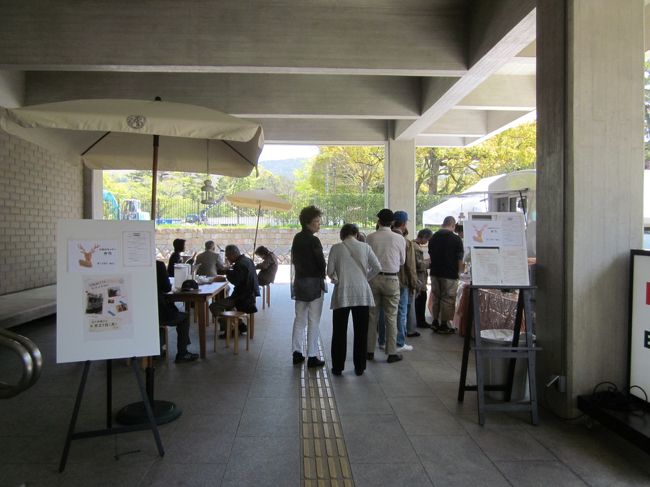 初日は一時間で売り切れたとのことですが<br />本日は３０分かかりませんでした。<br /><br />観光客は少なくほとんどが地元民のシニア世代<br />地元のイベント誌を見てきた人や通りかかって見つけた人などだけで完売ですからＧＷ中などどうなるんでしょうかねぇ・・