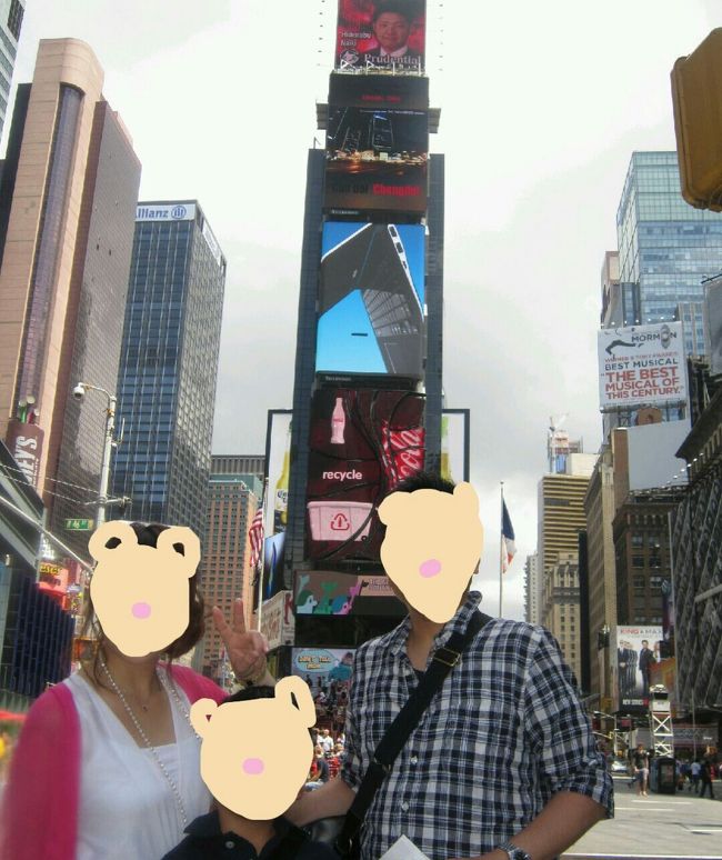 初めてのニューヨーク<br /><br />一年くらい前から決まってて　息子くんにとって　怖い国　だという<br /><br />認識で　そのへんの意識改革からはじまりましたが<br /><br />想像よりすっごく楽しくて　満喫したな〜〜って気持ちが強くて<br /><br />ＮＹに思い残すことは無いかなぁ<br /><br />と　感想でしたが<br /><br />こうして旅行記を記してみると　二度と来ないなんて考えるのは<br /><br />残念だし　もったいないですね<br /><br />いつか　息子くんが　就職するかもしれないし(笑)<br /><br />最後とは　言い切れない　ニューヨーク　ありがとォォォ　またね！<br /><br />そして　旅行記をみて下さった方　ありがとうございます(^^)/<br /><br />
