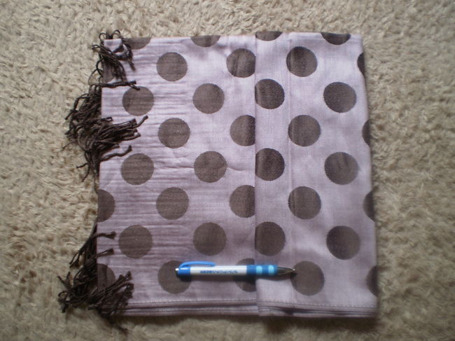 スカーフ　自称　カシミヤ　　１３０、０００ドン