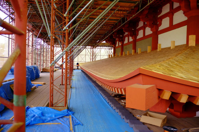 二層に下りて<br />　　まだ　瓦はおいてありません。