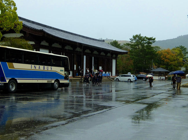 　雨しきりに降る。<br /><br />　　修学旅行の生徒たちの思い出になる事でしょう。
