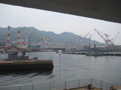 松山からフェリーで呉港に到着。