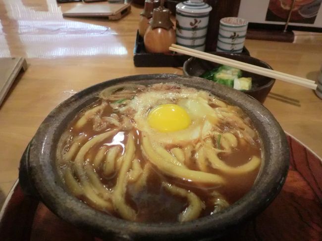 お夕飯、歩いてすぐのエスカ地下街へ。<br />山本屋　味噌煮込みうどん。<br />1296円（ホテル代より高い）<br />