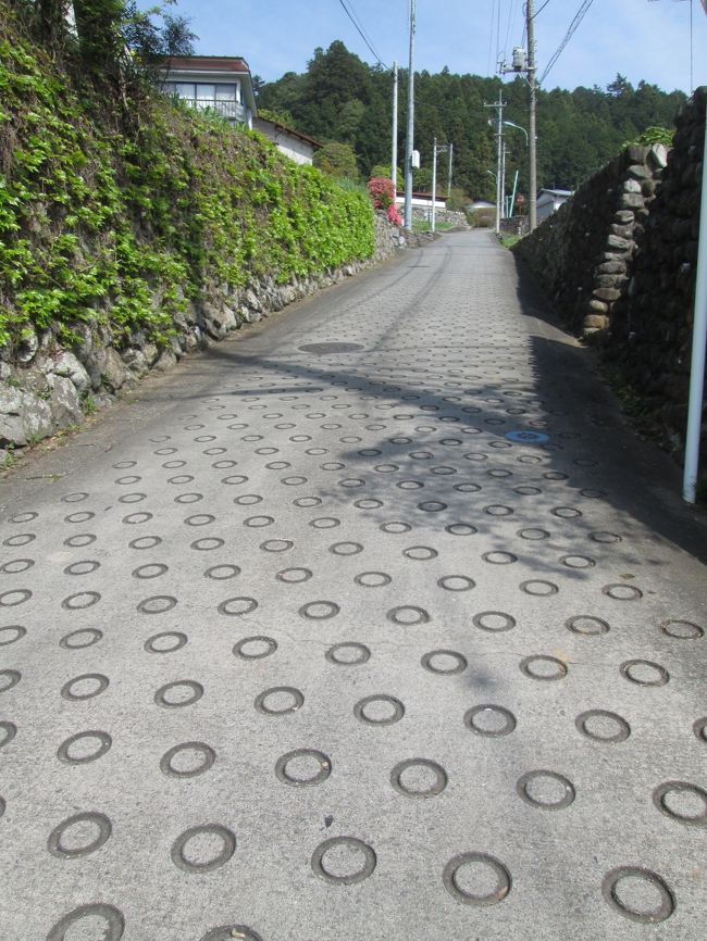 軍畑駅への上り坂