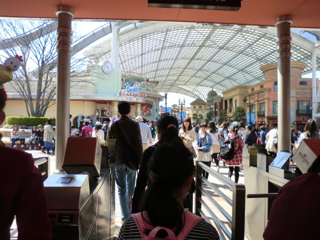 早速USJへのりこみます。事前に待たずに乗れるエクスプレスチケットを買いました。貴重な時間にはかえられません。