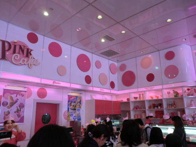 アイスクリームでブレーク<br /><br />何にしても並びます。