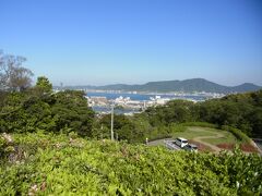 さらにﾊﾞｽで移動して、次に彦島の老の山公園にあがる。関門海峡が見える。瀬戸内海側だ。