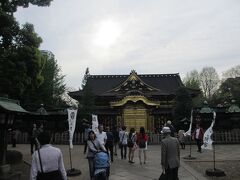 寛永寺の御霊廟には六名の将軍（四代家綱、五代綱吉、八代吉宗、十代家治(いえはる)、十一代家斉(いえなり)、十三代家定(いえさだ)）が埋葬されている。
 霊廟は第二次大戦の際にほとんどが焼失、 現在では勅額門と水盤舎が現存し、また宝塔は難を逃れ往時を偲ぶことができる。