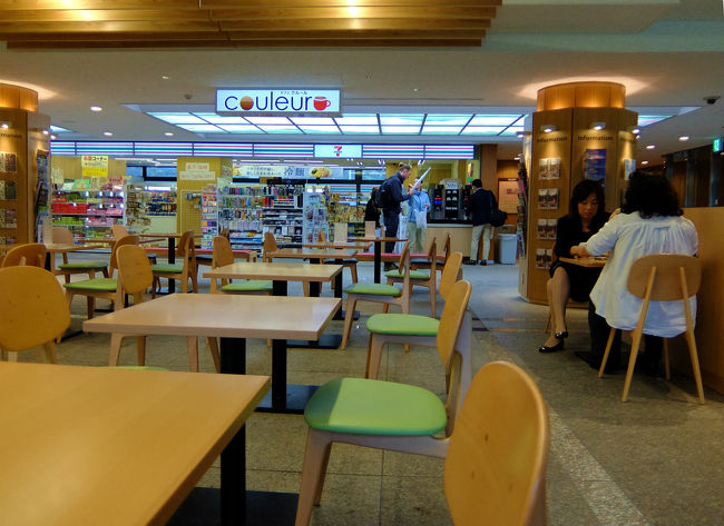 庁舎　一階　右端　<br /><br />　売店　軽い食事のできる　喫茶レストラン