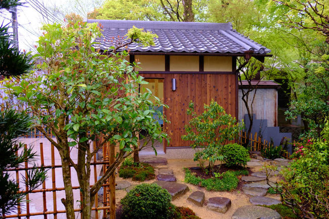 現像　暗室　専用建物<br /><br />　入って見たかった、下足もあるので　<br /><br />　雨でなかったら　近くで見られるのでしょう<br /><br />「私は風呂場ででしたが」案内の女性が笑ってました。