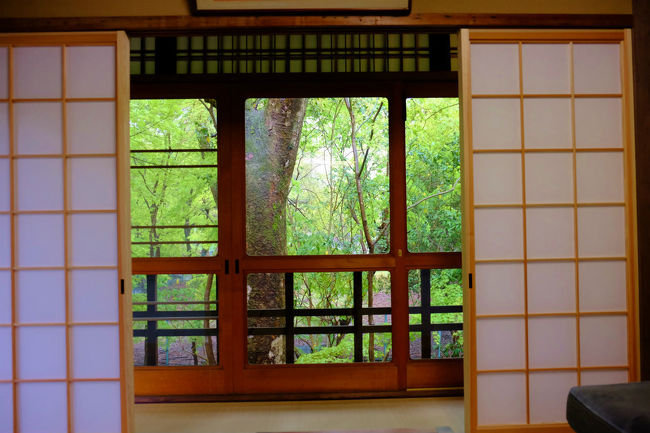 どの部屋も　廊下でつながれて　<br /><br />　部屋を通り抜けなくても　他の部屋に行く事が出来ます<br /><br />　障子を開ければ　庭の景色も見られる<br /><br />　日本人の知恵