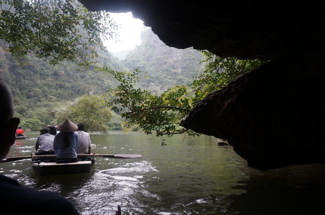 タムコックのツアーレポートを見ると、洞窟を出ると沢山の物売りボートがいるとありましたが、チャンアンには物売りボートは見かけませんでした。