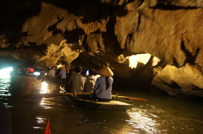 こちらは先ほどの洞窟よりも広いですね。