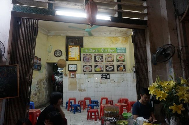 そして、向かいにあるチャー・チャインおお店。<br />夕食前に見た時にはすごく混んでいましたが、いまはガラガラ。<br />氷が怖いと旦那が言っていましたが、ここはチャレンジするしかないでしょ。