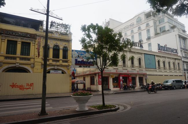 インティメックスというスーパーまで来ました。<br />ここで、お菓子など少し自宅用のお土産を購入。