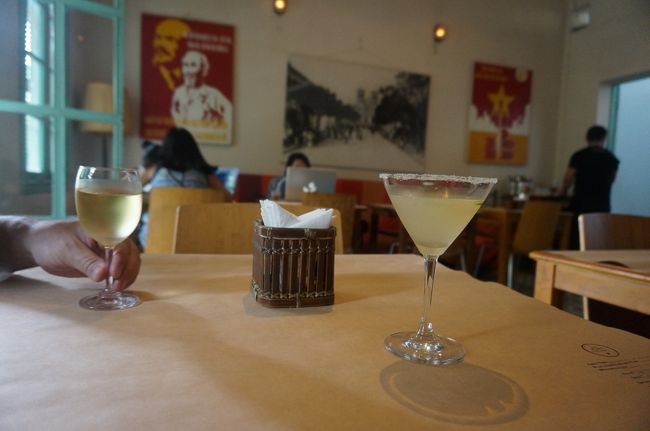 白ワインとマルガリータ。<br />マルガリータの中に氷が。ハノイ・スタイルでしょうか。