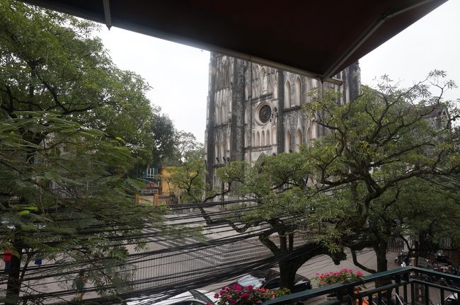 テラス席からは大教会が見えますが、やはり中には入れないようです。