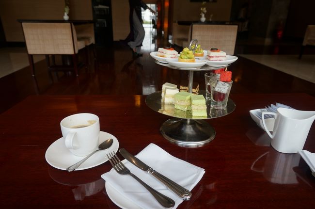 アフタヌーンティサービス。サンドイッチやフルーツ、プチケーキなど。<br />私達は15時半ころ行ったのですが、数に限りがあるようで、次に訪れたお客さんにはサーブされていませんでした。