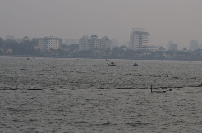 たにし釣り？の小舟。