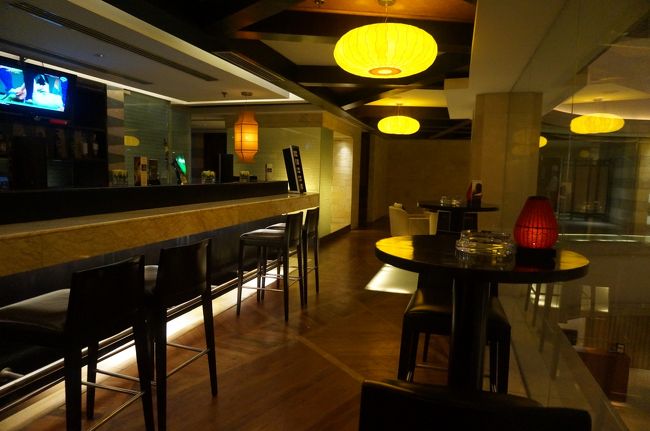 日が暮れかかったところで、2階のバーでウェルカムドリンクを頂きに行きました。<br />クラブラウンジを使えるためか、他にはお客さんはいませんでした。