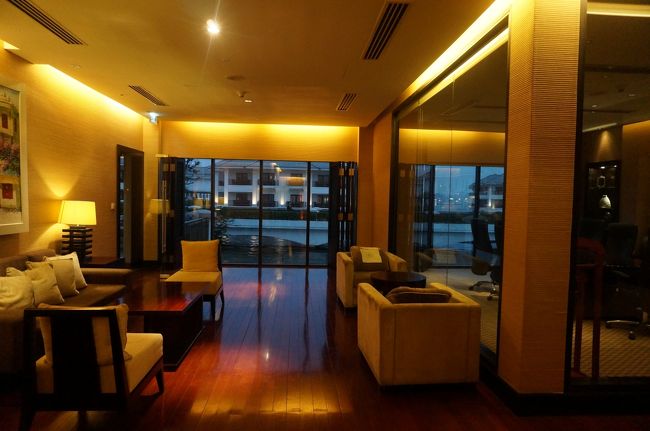 さっさとラウンジに移動して、また飲みますよー。<br />ラティングされたラウンジは広々としていて静かでのんびり出来ます。