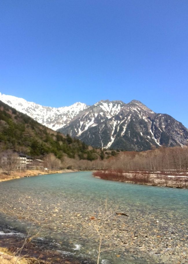 このまま河童橋まで歩いていけるけど<br /><br />私は反対側の道が好きなんで<br /><br />また戻ります〜！