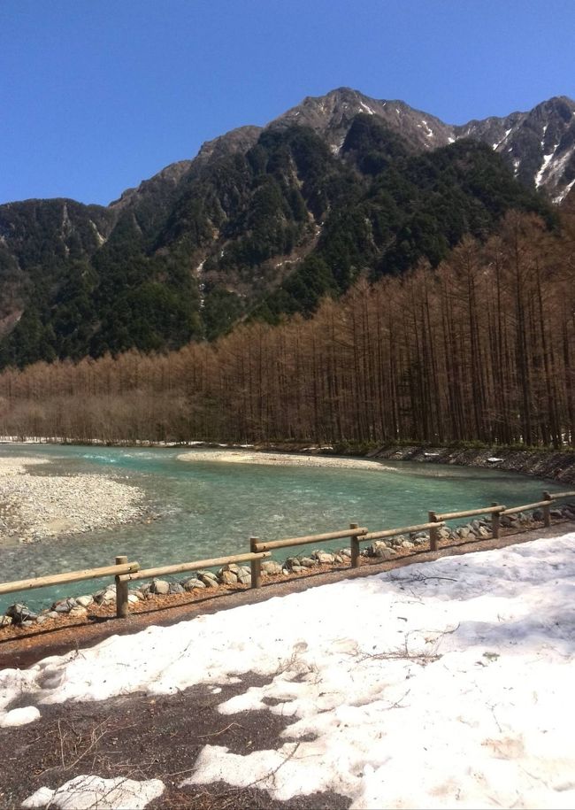 この雪道も<br /><br />GW には溶けるでしょうね。