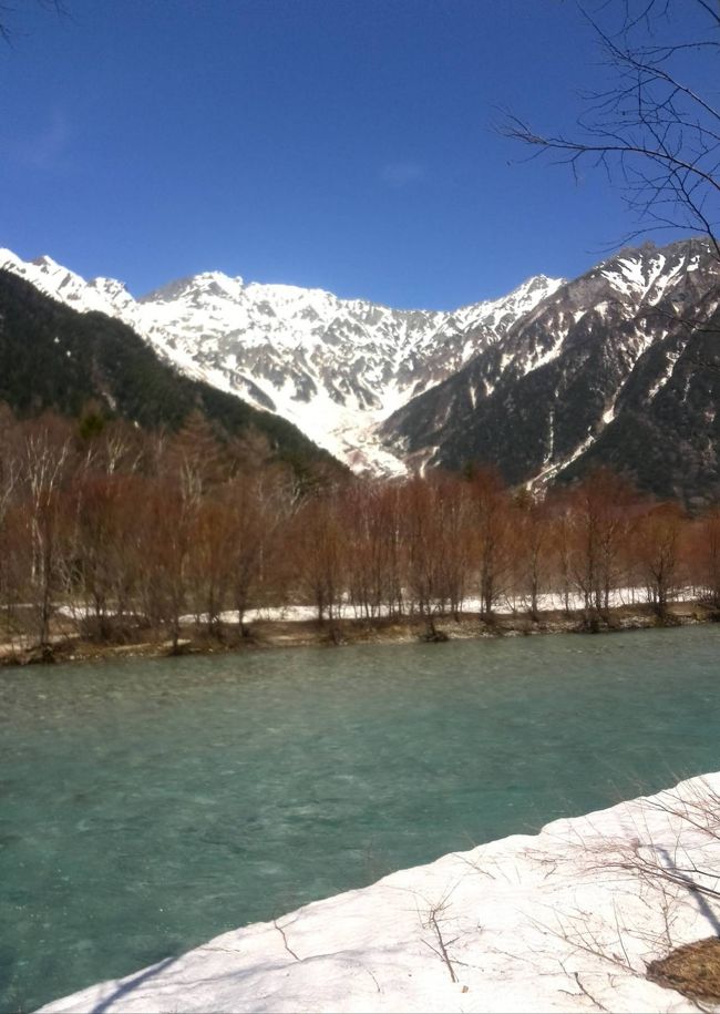 バスターミナルの売店で知り合いと<br /><br />久々の再会(*^o^)／\(^-^*)<br /><br />偶然の再会に本当に驚いた！<br /><br />今日上高地行って本当に良かった♪<br />