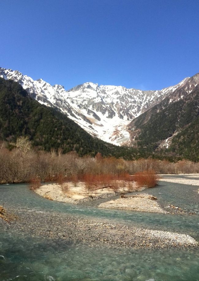 木に葉がつく頃が<br /><br />一番好きです("⌒∇⌒")<br /><br />新緑と残雪がそれはそれは<br /><br />素敵な上高地♪