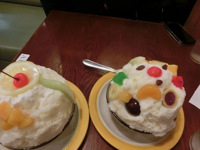 王道の“白熊”と“ヨーグルト白熊”を注文。<br />ベビーサイズだったけれど、けっこう大きかった(*ﾟ∀ﾟ*)