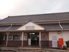 １８きっぷなのでＪＲなら改札の内外に自由に入れますので、
伊賀上野駅の外観も撮りました。