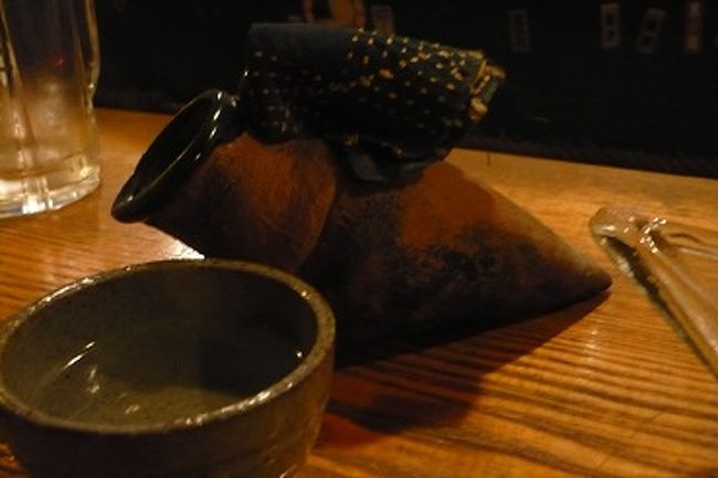 これ！！<br />どっぺっていうらしいのですが、<br />日本酒（二合から）<br />直火で燗をする陶器。<br />これで飲みたかったのです!(^^)!<br />もう、作ってる職人さんが居ないようで、<br />提供してるところもない？<br />私も、人生で初！<br />雰囲気がたまらなくて、ついつい飲んじゃいますよ（笑）