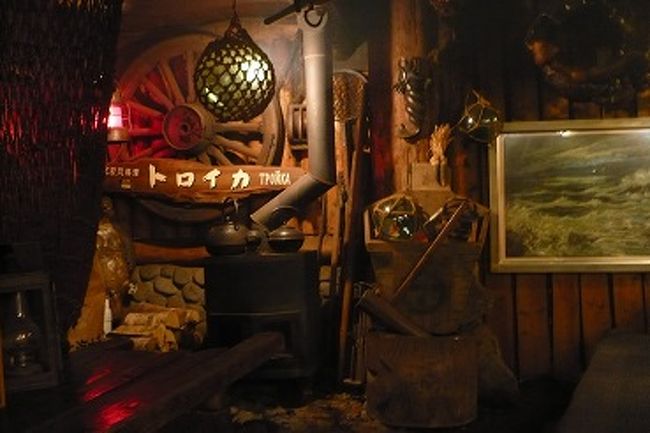 壁に飾ってある、大きな海の画は、<br />ご主人の作品。<br />「トロイカ」とは、昔もう一軒あったお店？<br />大島渚監督が名付けたとか。