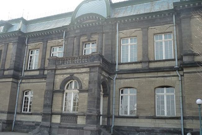 ↑は運河からの。<br />小樽市重要文化財旧日本郵船株式会社小樽支店。<br />入館料３００円で、１０倍以上の価値があります。<br />優雅な気分も味わえ、お利口さんにも(*^^)v