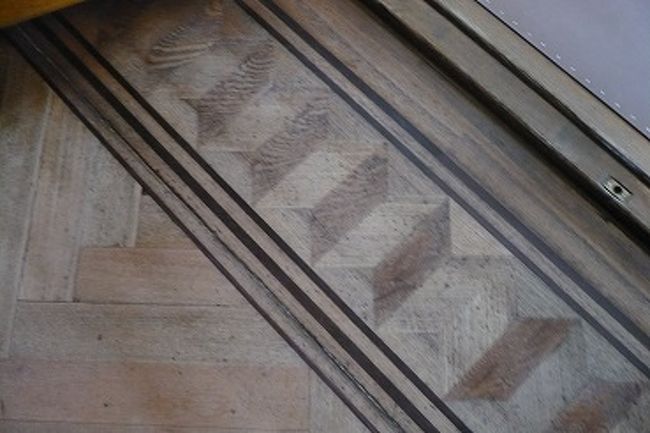 床も、寄木細工の素晴らしいこと！