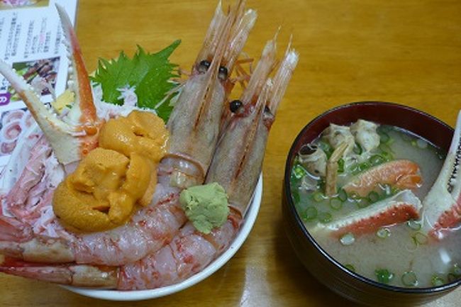 朝から贅沢に〜♪<br />ミニサイズのわがまま丼、<br />蟹、ウニ、ボタンエビ。<br />ボタンエビのでっかいこと〜〜！<br />蟹汁はサービスなのよ(*^。^*)<br />他、銀タラ焼き、塩辛、生ビール２杯を。<br />ほーんとに美味しくて、<br />し・あ・わ・せ　でした〜！！<br />またすぐ食べたい＠＠