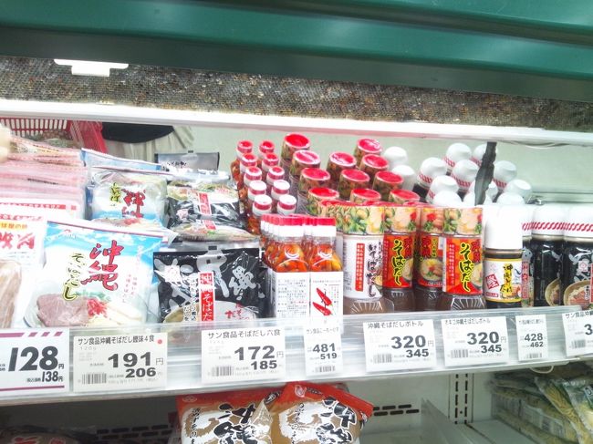 沖縄そばのコーナーもとっても充実。<br />麺の種類がありすぎて、どれを買えばいいのか。。。！？