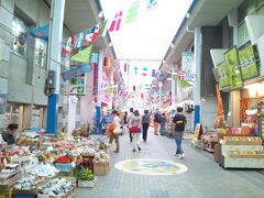 今度はユーグレナモールへ。
にぎやかで楽しい通り。（＾＾）