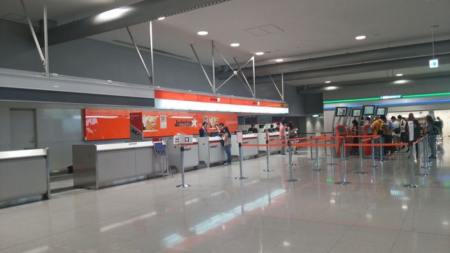久しぶりのJetstarです。いつもはPeachが多いので第2ターミナルですが、今回は第1ターミナルなので、便利です。<br />関西空港9:20発 那覇空港11:30着。