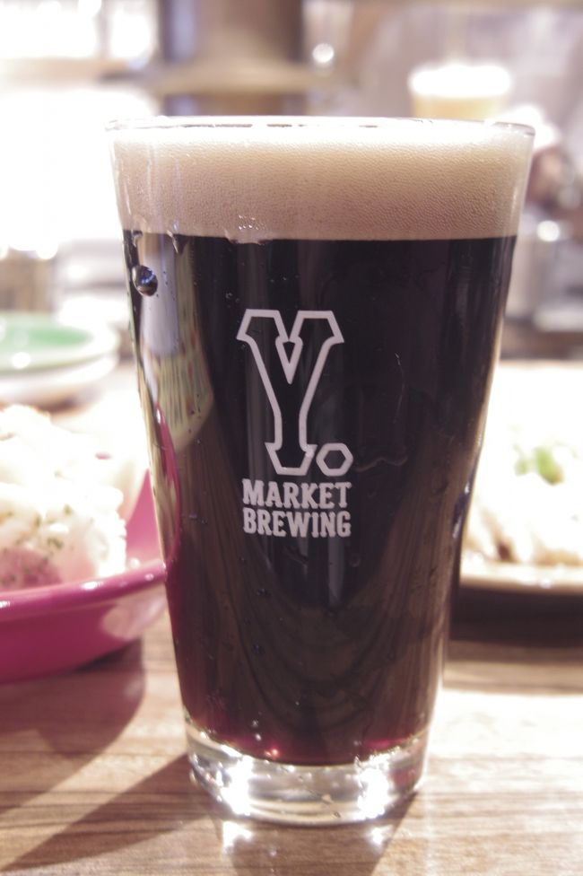 アメリカンブラックIPAのクレセントライト。<br /><br />IPA4つ、セゾンビールのラ・モザイク、<br />バーレーワインのよふかしクイーンと、計6杯飲みきった。<br /><br />いやあ、凄く楽しい時間でした。<br />Y.Market Brewing、名古屋の新たなスポットです。<br />オススメ！