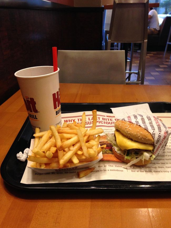 HabitとIn N Out、どちらが美味しかったって？<br /><br />現地の方から質問されましたが、正直、違いが良く分かりませんが、<br />日本のは肉の味が違い、どちらも美味しかったです。<br />ドリンク飲み放題にはビックリしました。