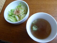 朝から抹茶ソフト、わらび餅、お茶だんごを食べたので

ランチは軽くカフェで頂くことにしました。

京阪七条駅で降りて「オブジャンカフェ」に・・・

賀茂川のたもとにあります。

オムライスセットを注文。

食べ○○＝3,51  
  http://www.kyoto.zaq.jp/obyancafe/