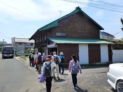 次に旧大山街道に面した「旅籠綿屋」の建物を見ました。このあたりは昔「竹の下下宿」とよばれた小さな宿場でした。