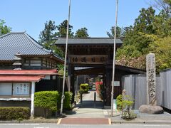 根本寺です。
日蓮宗大本山です。
門の所で、300円の拝観料を支払、中へ
進みます。
