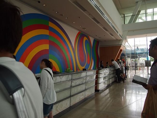 詳しくは「なんごくごくらく」でも紹介していますので<br />こちらもぜひ<br /><br />http://nikitanikita.blog98.fc2.com/<br /><br /><br /><br /><br />マリーナベイサンズのレセプション<br /><br />豪華さはあまりありません。