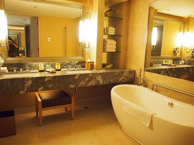 バスルーム<br />バスタブも付いています。<br />