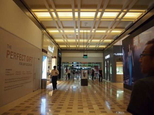 ホテル →モール　→地下鉄<br /><br />外に出ることなく駅直結。<br />何をするにも便利なホテル。