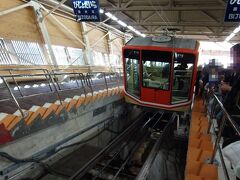 美女平駅。

　この到着直前に、駅舎前に猿がたむろしてました。

（と家内が言ってました。　人とちゃうか？）